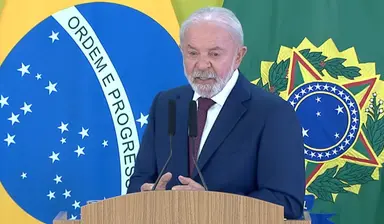 Lula em conversa com jornalistas em Brasília