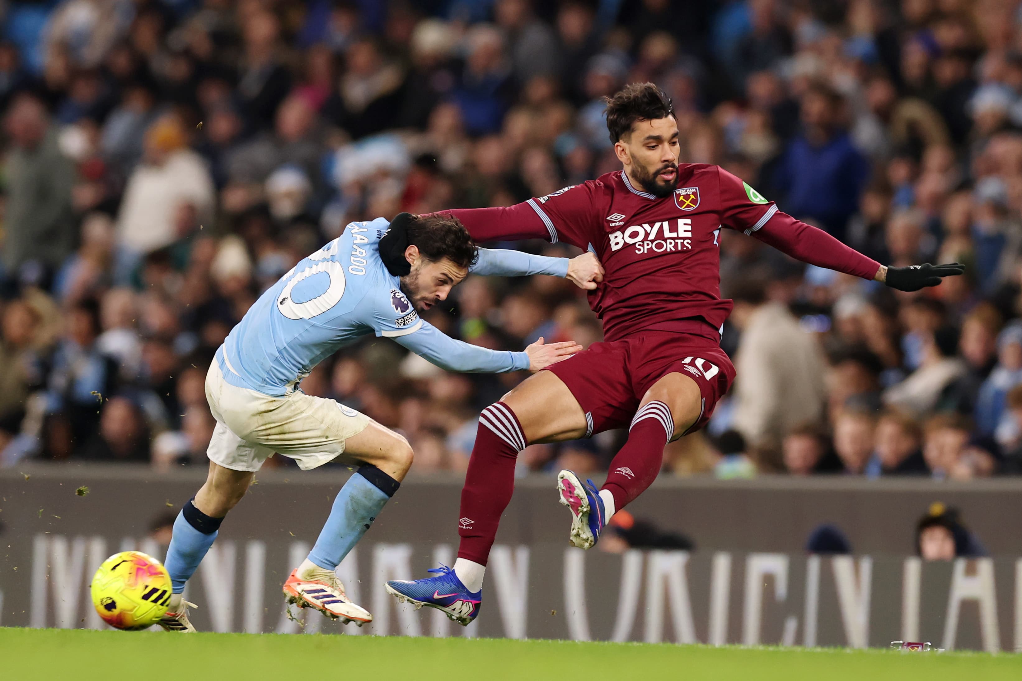 Lucas Paquetá na marcação de Bernardo Silva em Manchester City x West Ham