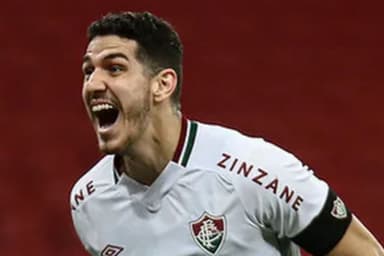 Nino, zagueiro, quando estava jogando pelo Fluminense