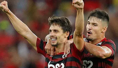 Matheus Thuler, ex-Flamengo, comemora com Rodrigo Caio