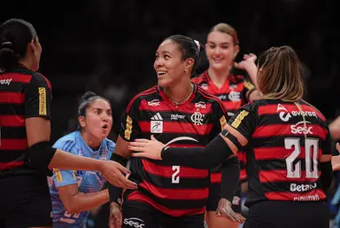 Simone Lee e jogadoras do Sesc Flamengo comemoram ponto