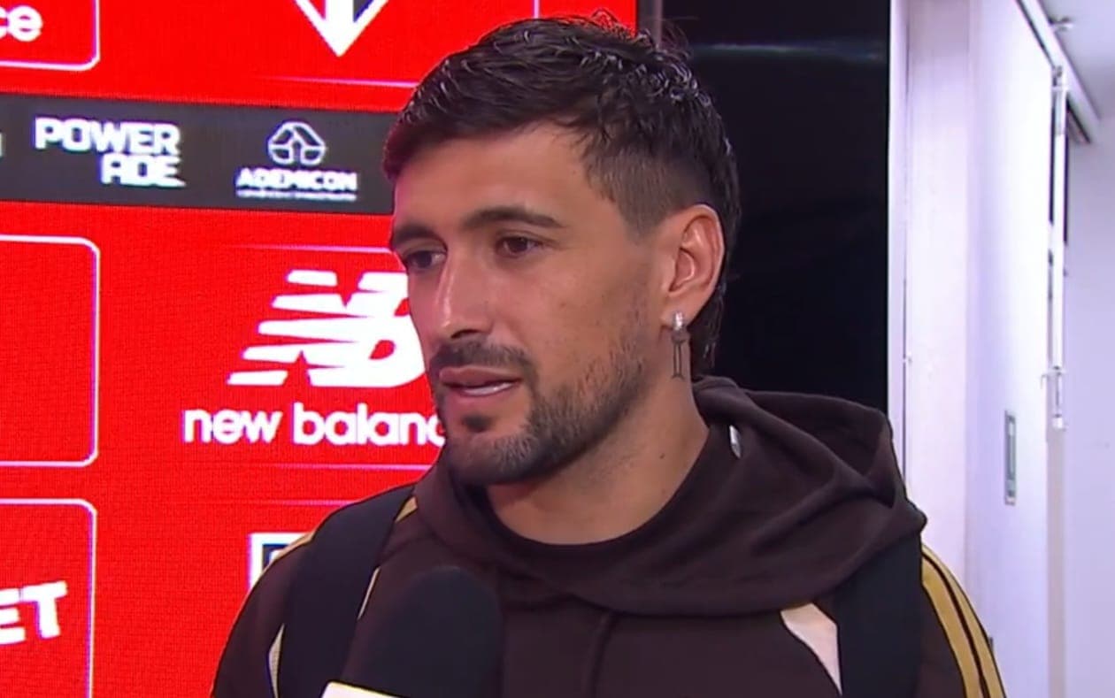 Arrascaeta concede entrevista na zona mista do Morumbis