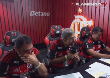 Athirson e Falso Nove gargalham enquanto João Guilherme faz trocadilho com nome do Jemmes na Flamengo TV durante Fluminense x Flamengo