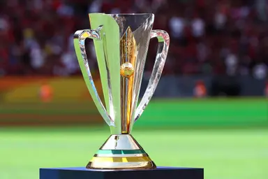 Troféu da Supercopa Rei em disputa por Flamengo e Corinthians