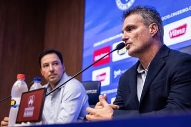 Bruno Spindel em coletiva no Cruzeiro