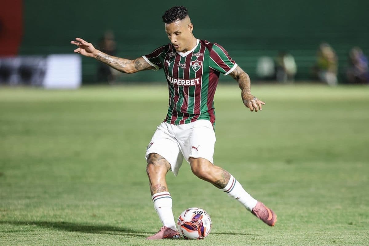 Guilherme Arana, lateral do Fluminense, em seu jogo de estreia pelo tricolor carioca