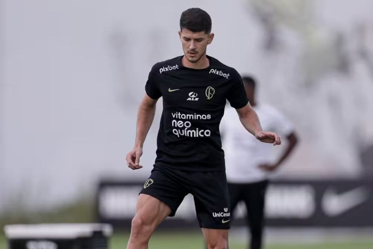 Hugo, lateral esquerdo do Corinthians