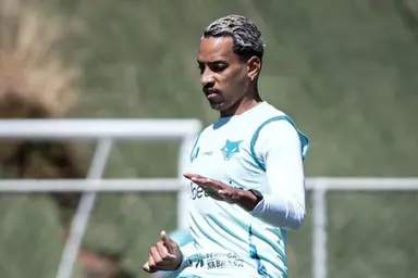 Matheus Pereira durante treinamento do Cruzeiro