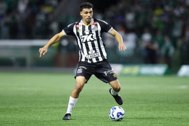 Victor Hugo em campo durante o empréstimo do Flamengo ao Santos