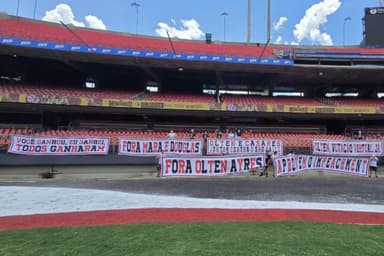Protesto da torcida do São Paulo no Morumbis