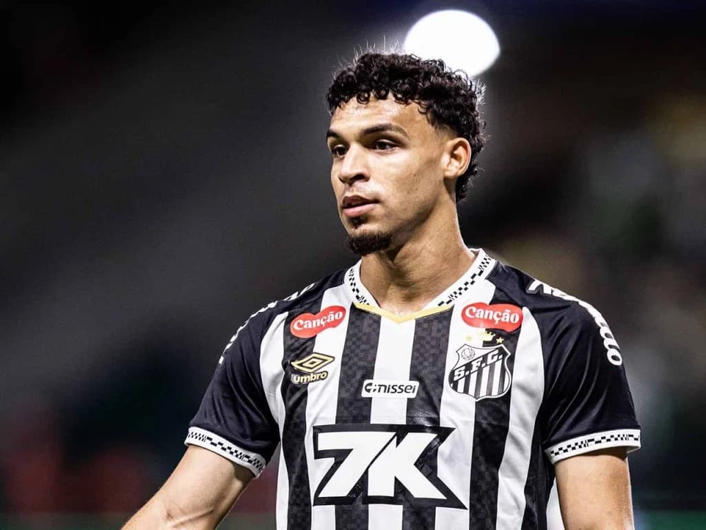 Victor Hugo, com contrato até junho com o Santos, negocia saída do Flamengo