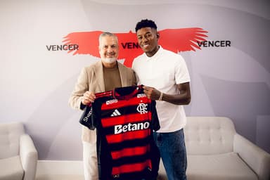Vitão apresentado no Flamengo