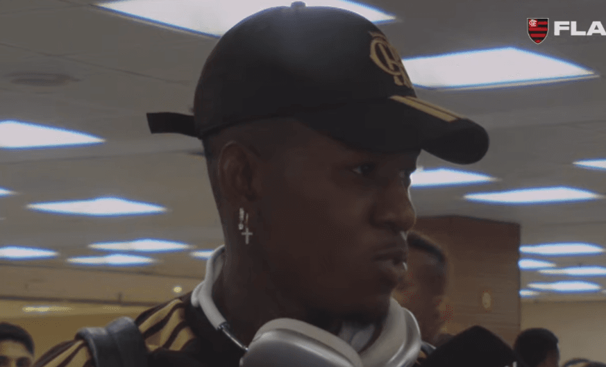 Vitão concede entrevista na chegada ao Maracanã para Flamengo x Vasco