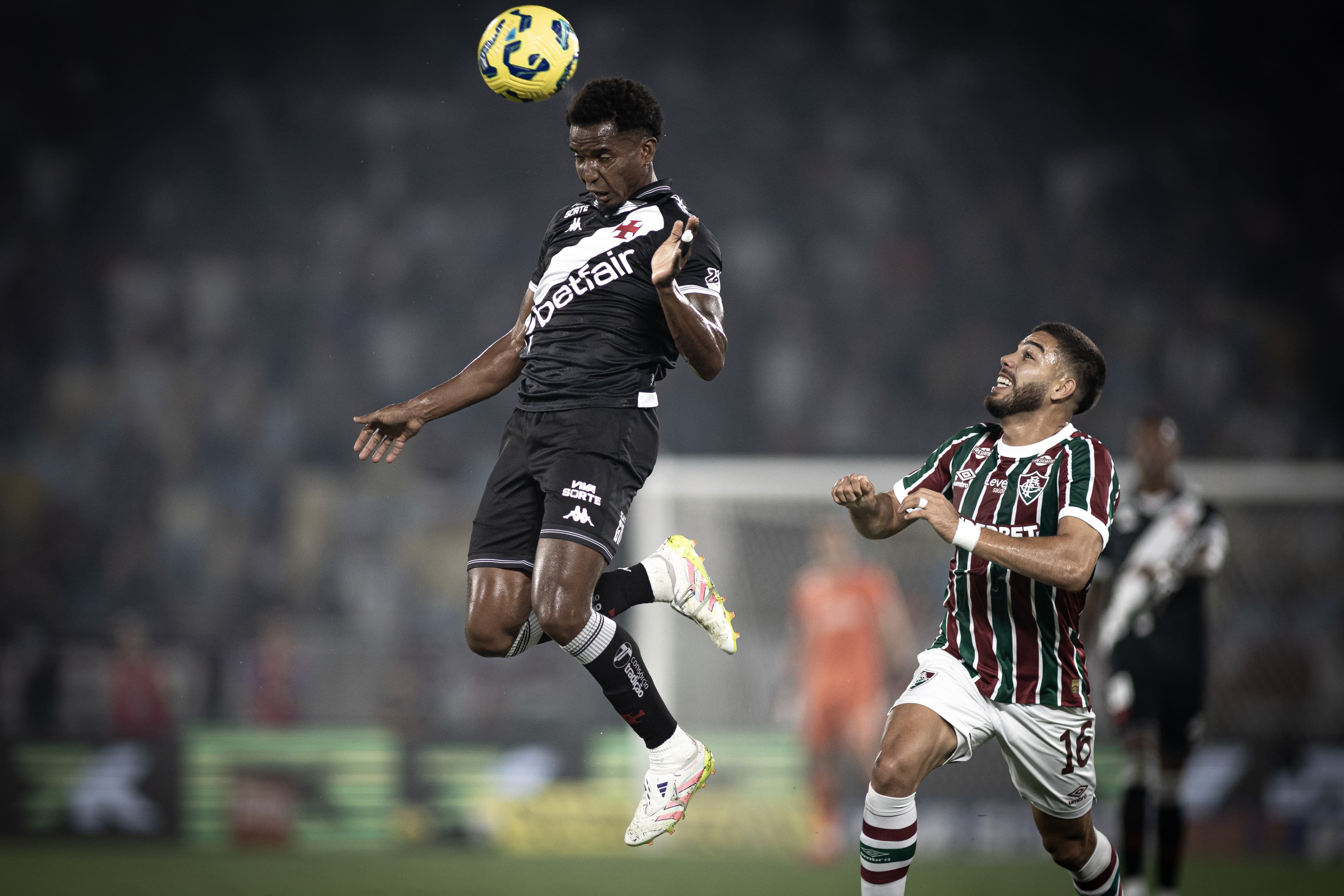 Tabu em jogo: Vasco defende histórico "freguês" contra Fluminense