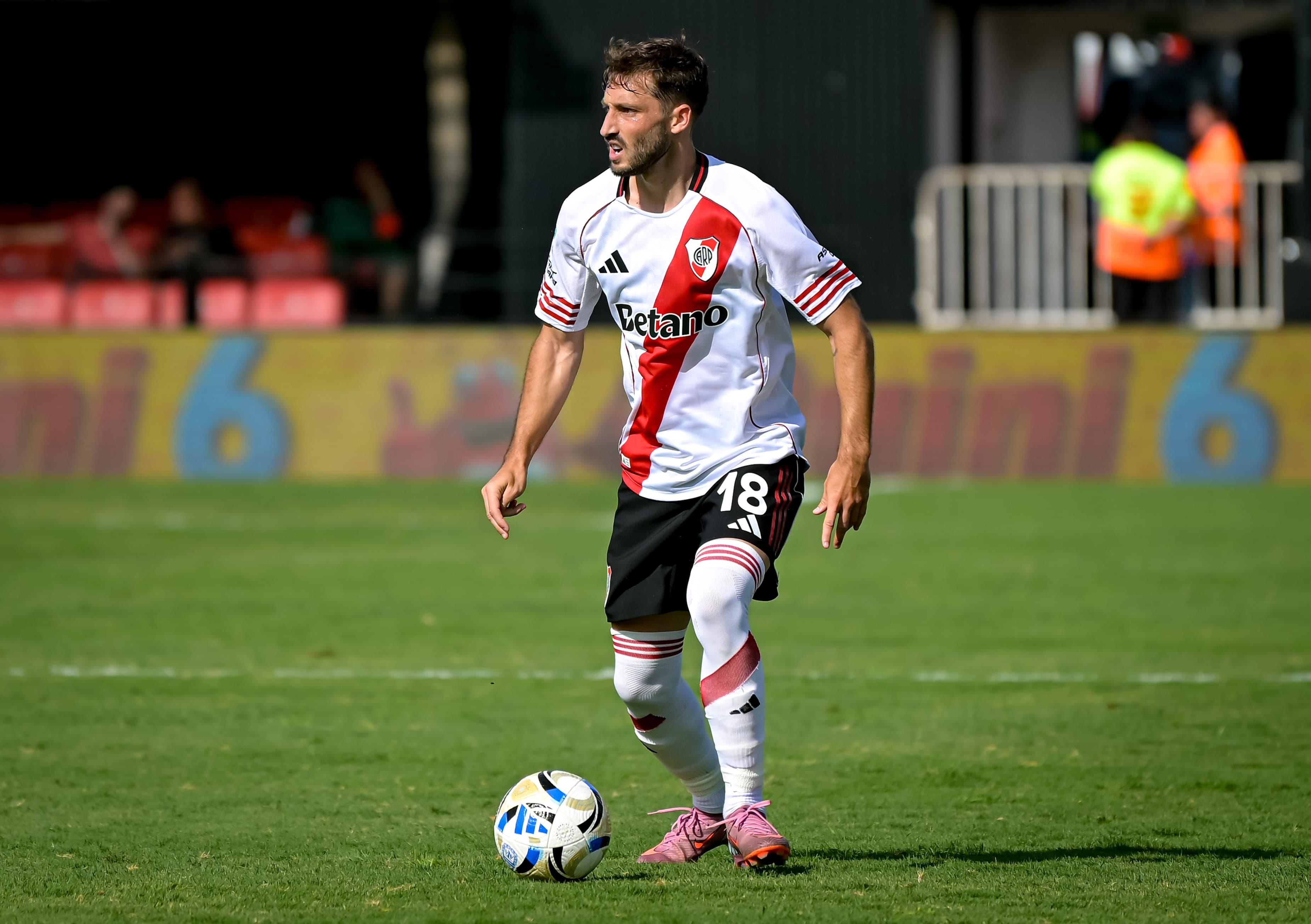 Matías Viña durante jogo pelo River Plate