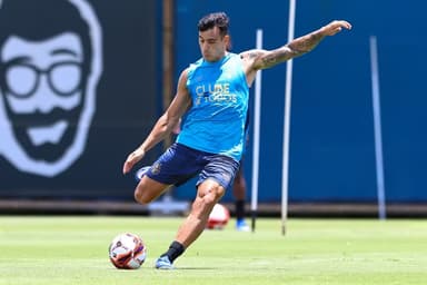 Cristaldo em treino do Grêmio