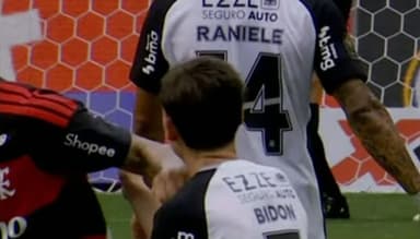 Carrascal expulso após acertar Bidon