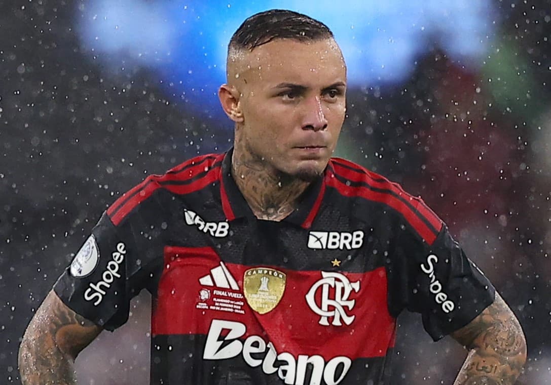 Cebolinha com expressão séria após Flamengo perder Recopa para o Lanús no Maracanã