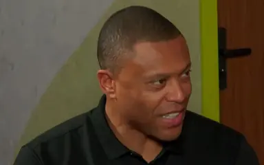 Júlio Baptista revela que gostaria de ter jogado no Flamengo.