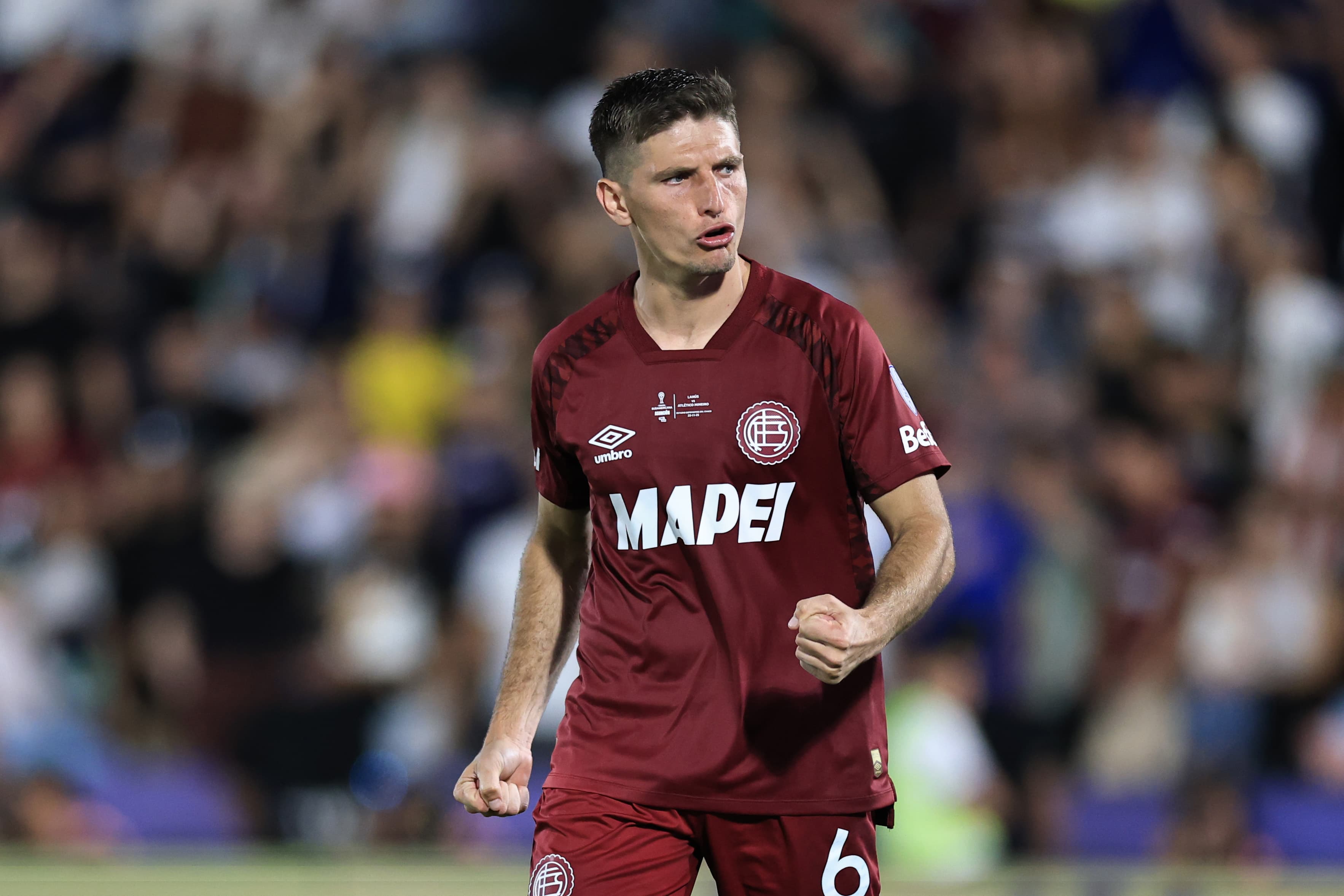 Marcich em campo pelo Lanús