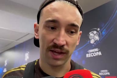 Léo Ortiz durante entrevista no Maracanã após Flamengo x Lanús