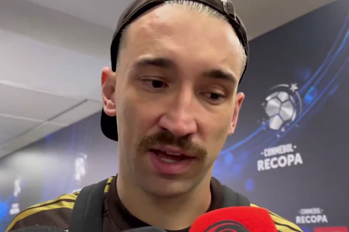 Léo Ortiz durante entrevista no Maracanã após Flamengo x Lanús