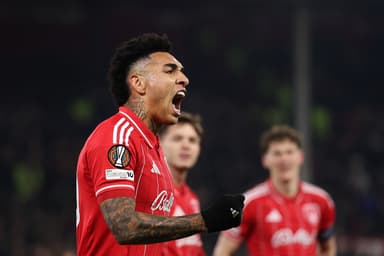 Igor Jesus comemora gol pelo Nottingham ForestF