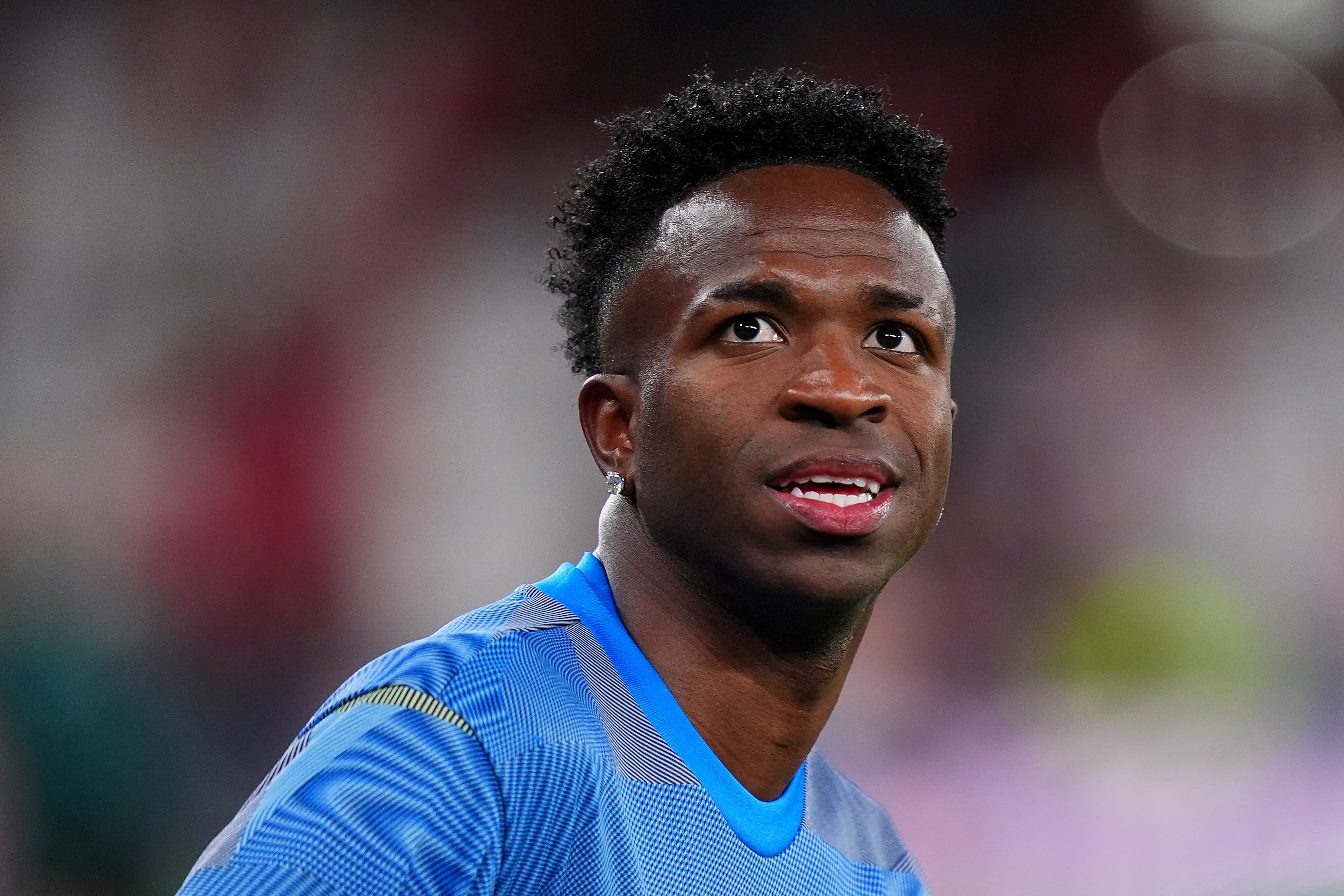 Vini Jr em campo antes de Benfica x Real Madrid