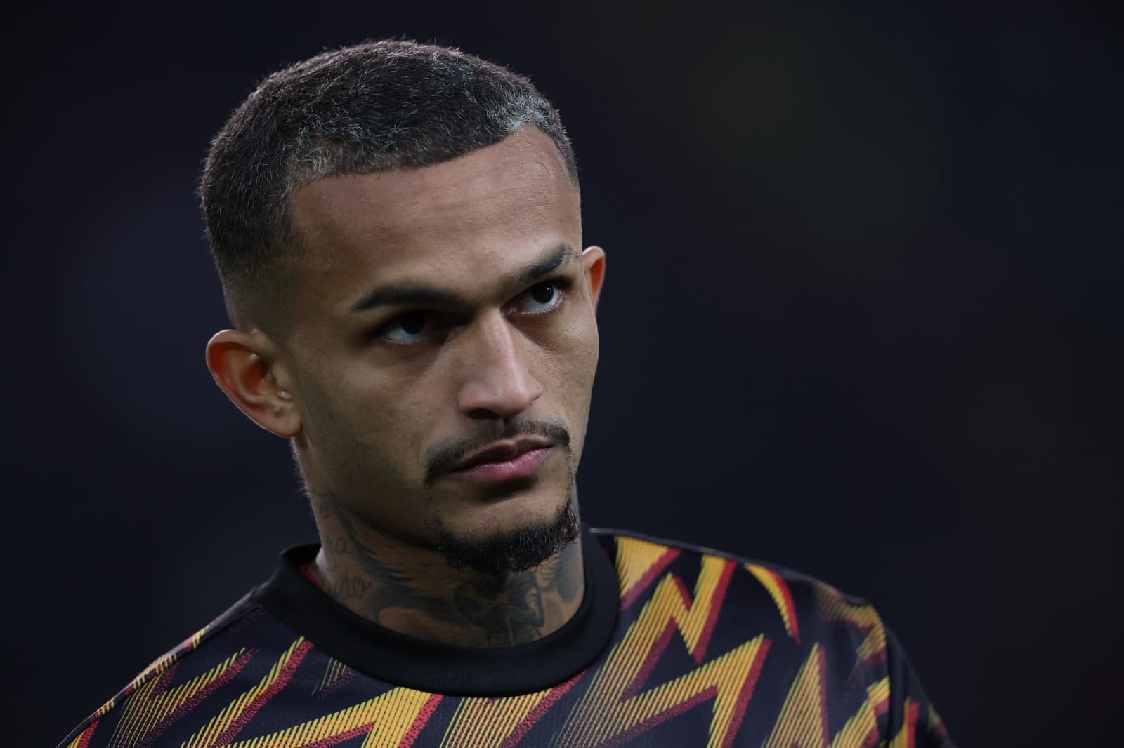 Wesley Franca, da Roma, observa durante o aquecimento antes da partida da Série A entre Udinese Calcio e AS Roma, no Estádio Friuli, em 2 de fevereiro de 2026, em Udine, Itália.