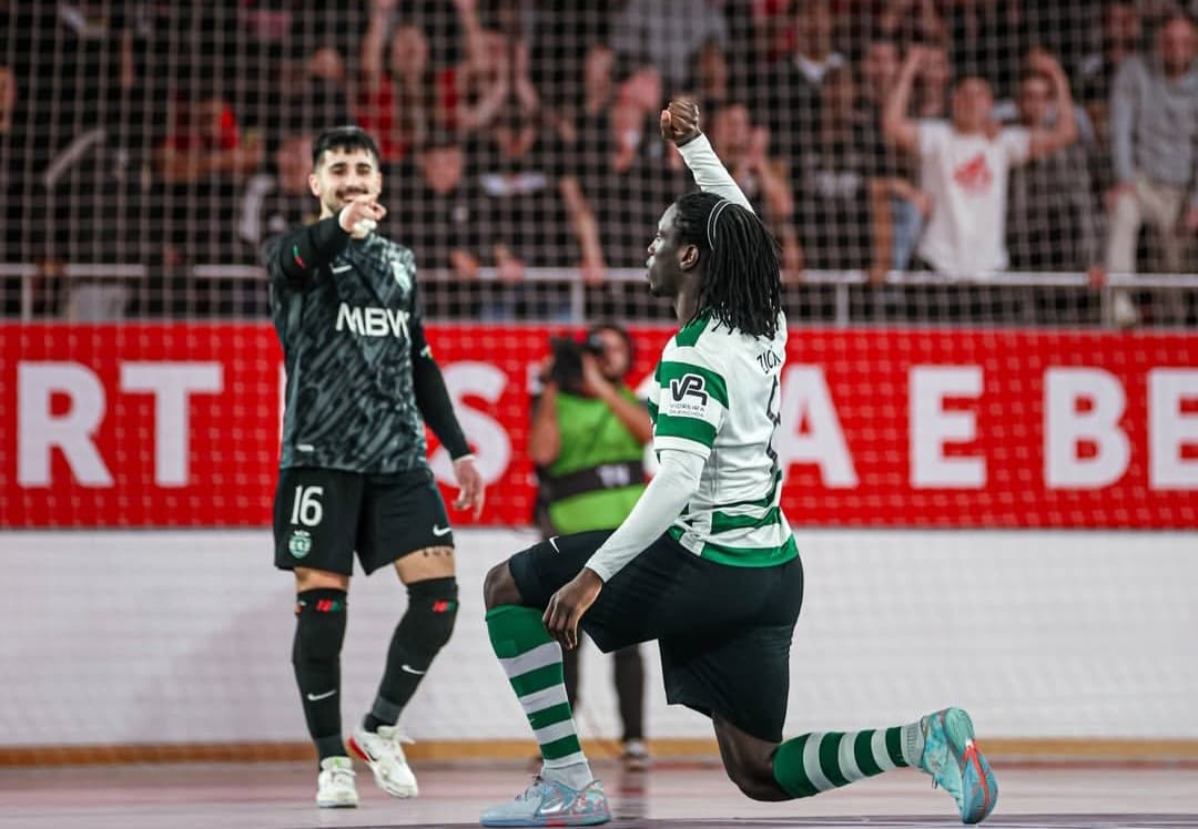 Zicky faz gesto antirracista por Vini Jr