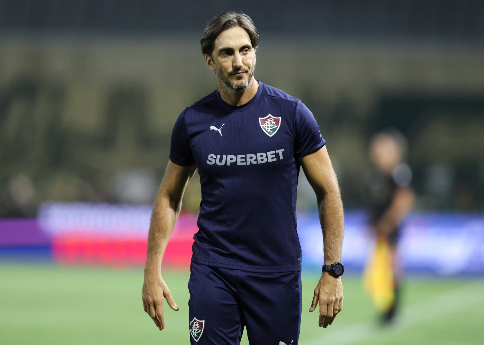 Luis Zubeldia, técnico do Fluminense, gesticula durante partida do Brasileirão 2026 entre Palmeiras e Fluminense na Arena Barueri em 25 de fevereiro de 2026 em Barueri, Brasil.