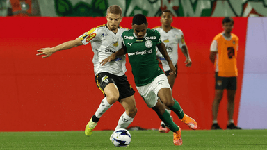 Allan tenta drible durante Novorizontino x Palmeiras