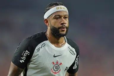 Memphis Depay em jogo do Corinthians