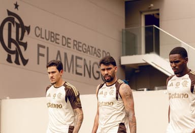 Pedro, Paquetá e Evertton Araújo chegam a campo de treino do Flamengo
