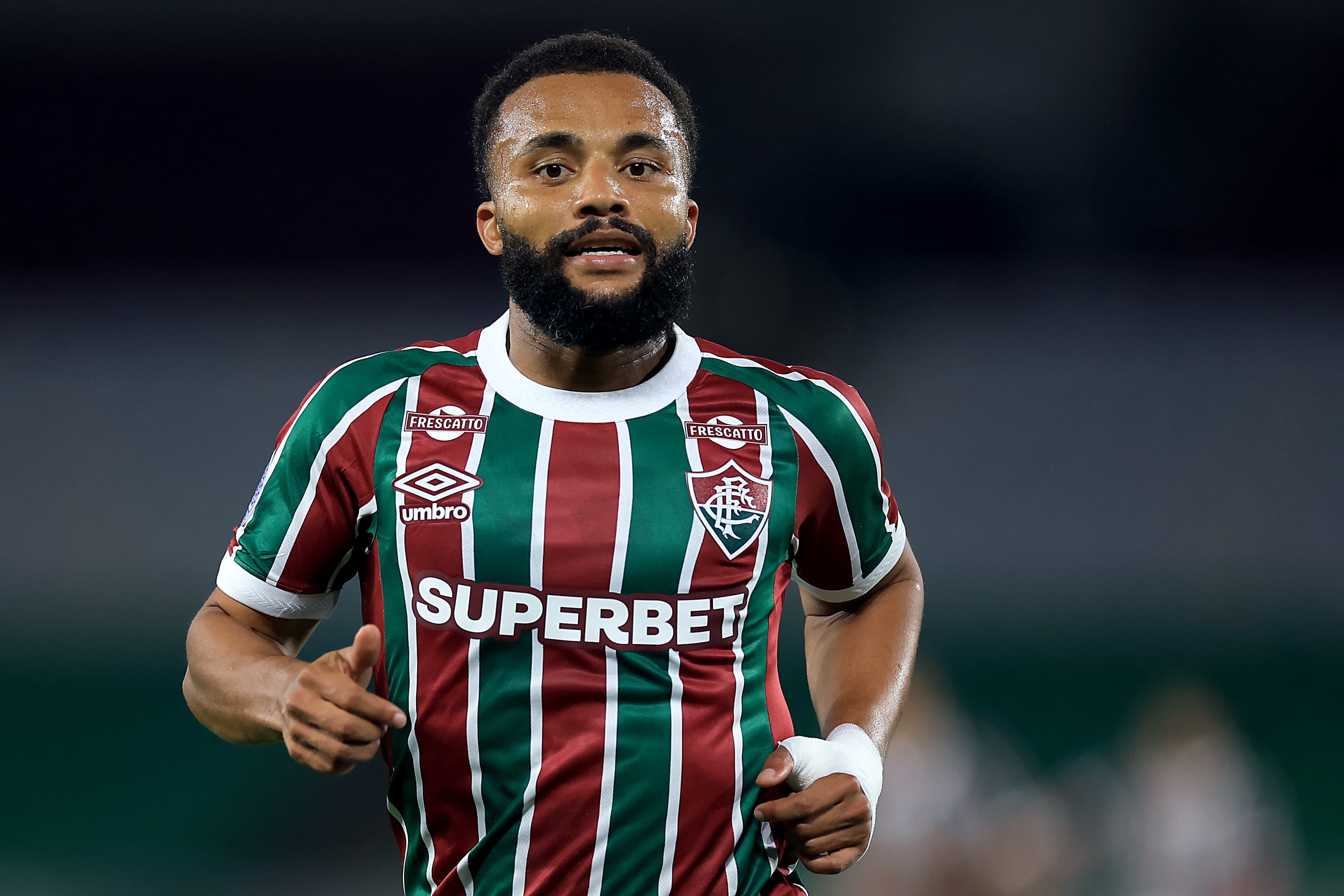 Samuel Xavier em campo pelo FluminenseF