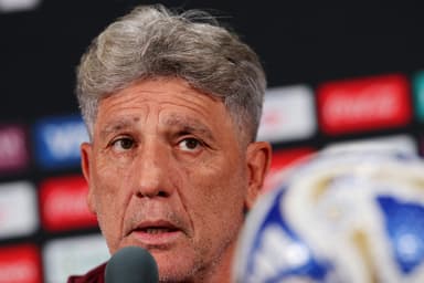 Renato Gaúcho durante coletiva de imprensa