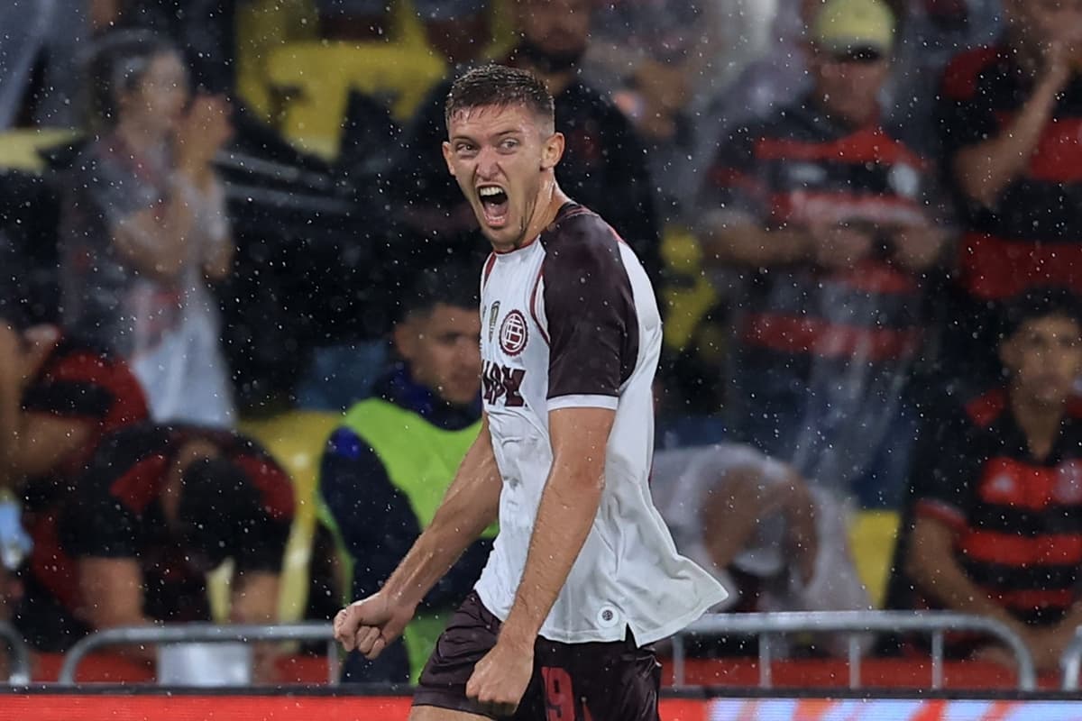 Novo reforço do Fluminense, Rodrigo Castillo vibra em comemoração de gol pelo Lanús no Maracanã, contra o Flamengo, pela Recopa Sul-Americana