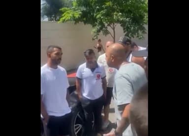 Paulo Henrique sendo cobrado pela FJ